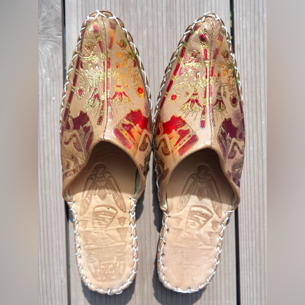 Pharaonic Egyptian Handmade Leather Slippers. Tooled Metallic Nefertiti Design - Picture 1 of 14